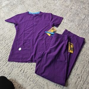 Women's Carhartt Scrub Set New With Tags